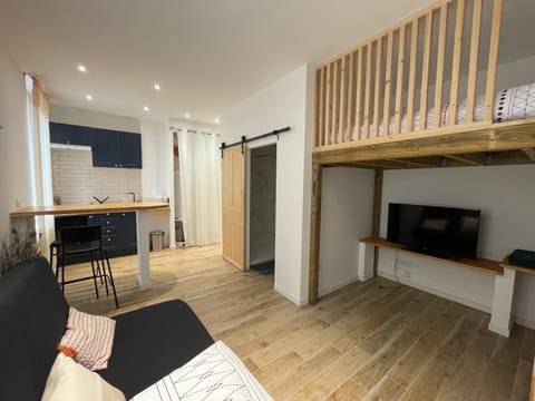 Communal lounge/ TV room, TV and multimedia, Dining area