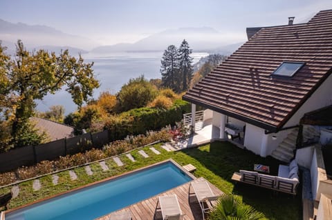 Property building, Day, Natural landscape, Garden, Garden view, Lake view, Mountain view, Pool view, Swimming pool