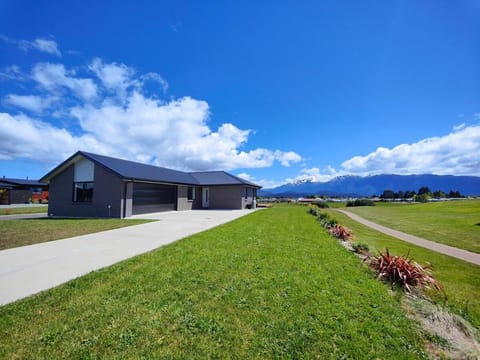 Mountain View Getaway House in Te Anau