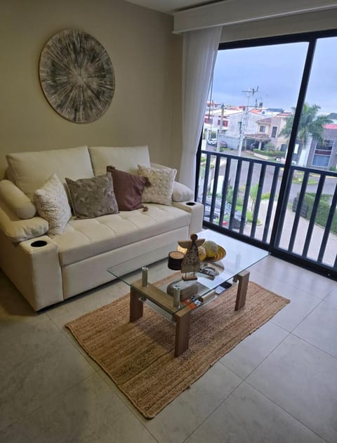 Living room, City view, Pool view