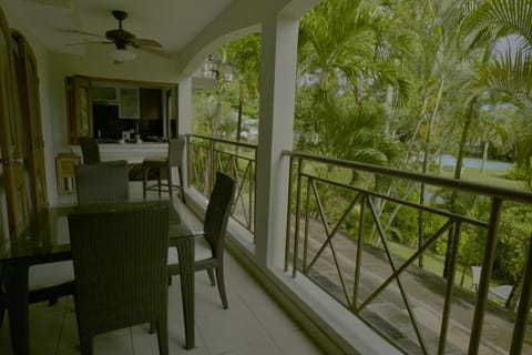 Patio, Day, Garden, View (from property/room), Balcony/Terrace, Living room, Seating area, Dining area, Garden view, Sea view