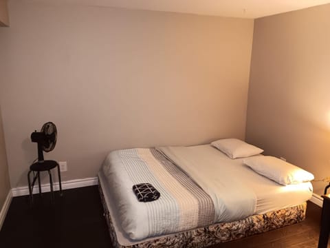 Pet Friendly Cheap Kitchener-WLU Airport Stay Best Location Vacation rental in Kitchener