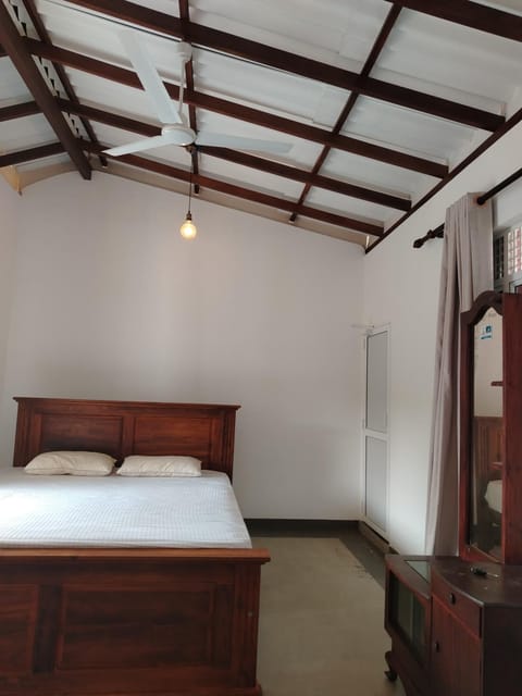 White Villa Villa in Galle