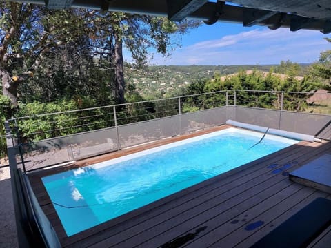 Cinette - Climatisation & Piscine chauffée House in French Riviera