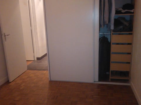 Chambre Privée dans un appartement en colocation A1 Vacation rental in Grenoble