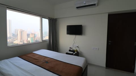 Bed, TV and multimedia, air conditioner