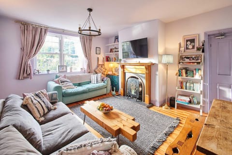 Library, TV and multimedia, Living room, Seating area