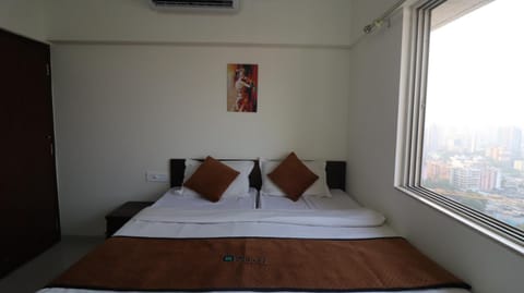 Pinaki Comfort Stay Malad Apartment in Mumbai