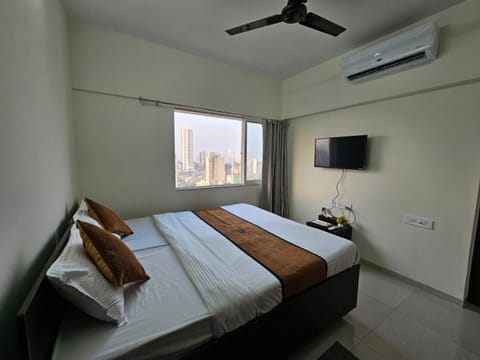 Pinaki Comfort Stay Malad Apartment in Mumbai