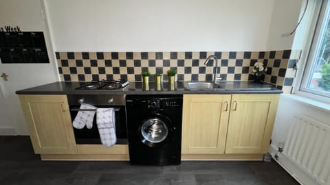 Kitchen or kitchenette, stove, washing machine