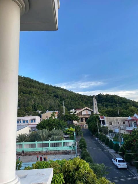 Day, Neighbourhood, Natural landscape, Mountain view