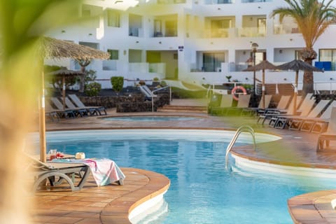 Day, Pool view, Swimming pool, sunbed