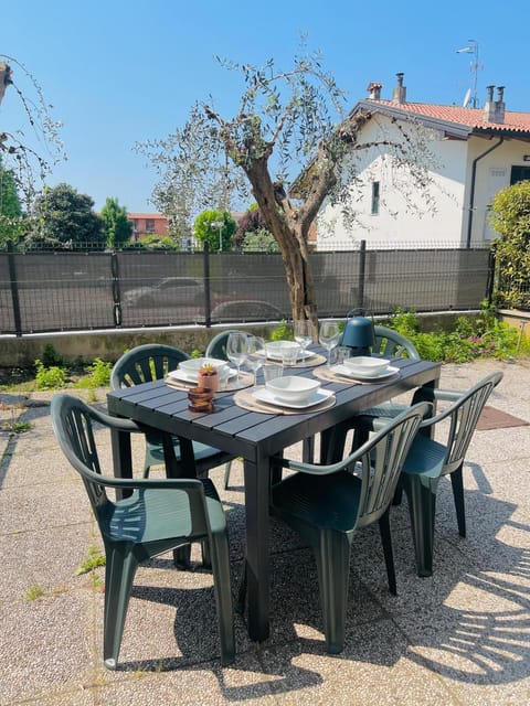 Patio, Dining area