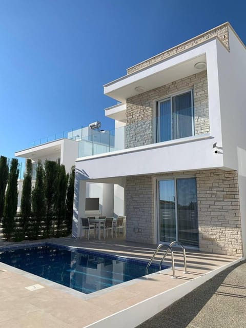 Dining area, Pool view, Swimming pool