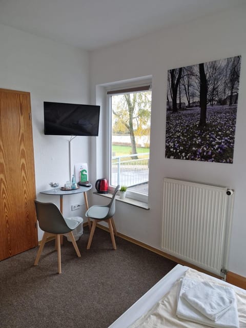 Bed, TV and multimedia, Photo of the whole room, Evening entertainment