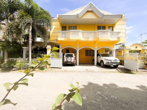 Iloilo Transient Rooms Good for 15-20 pax Apartment in Iloilo City