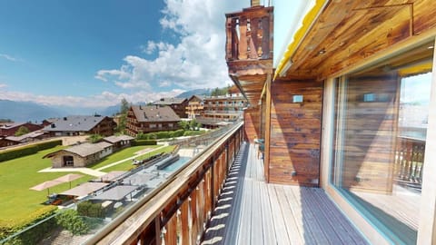 View (from property/room), Balcony/Terrace, Mountain view, Pool view