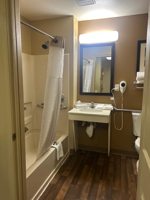 Mainstay Suites- Washington Dulles Airport Hotel in Chantilly