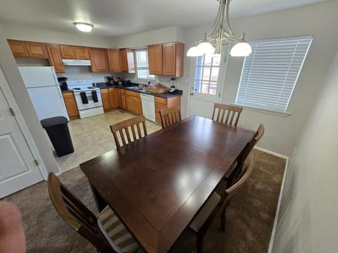 All New Sleeps 6 Old Town Arvada Maison in Arvada