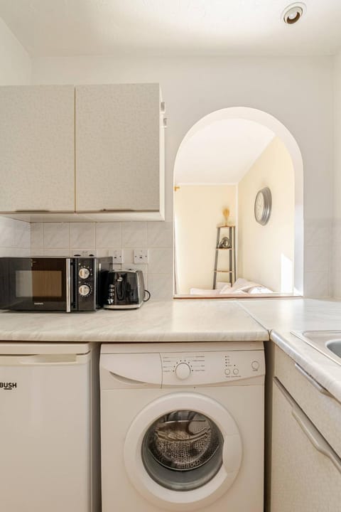 Kitchen or kitchenette, washing machine