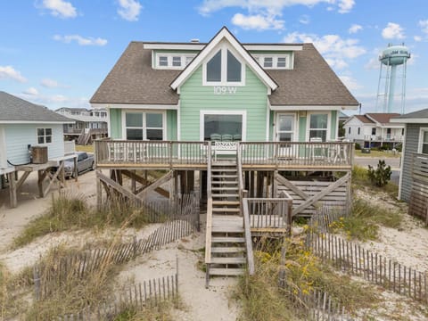 Oceanfront Gem with Stunning Views, Spacious Deck, Outdoor Shower, and Grill House in Oak Island