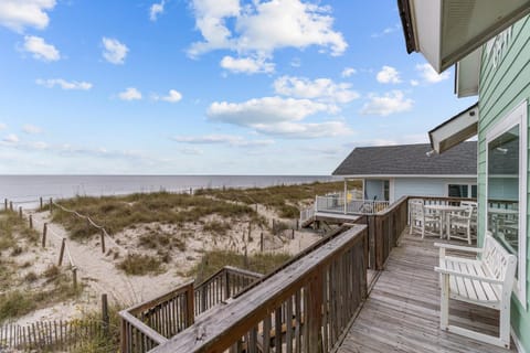 Oceanfront Gem with Stunning Views, Spacious Deck, Outdoor Shower, and Grill House in Oak Island