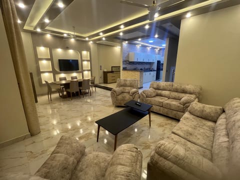 Communal lounge/ TV room, TV and multimedia, Living room, Seating area, Evening entertainment