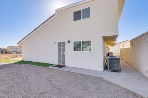 Convenience By the River Bullhead City Townhome! Haus in Bullhead City