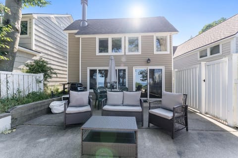 Beautiful Beach Cottage across from Park Maison in Grand Haven