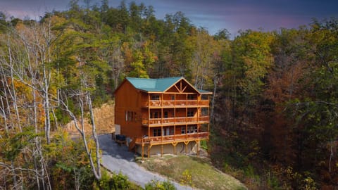 Sleeps 26 2Cabins 12BR Pool Hot Tub Theater Games House in Sevier County