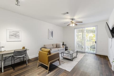 Landing at City North - 1 Bedroom in Valley Ranch Apartment in Dallas