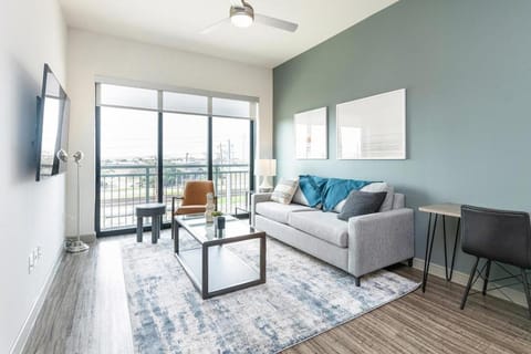 Landing at Birdie on Woodland Greens - 1 Bedroom in Plaza Volente Apartment in Austin