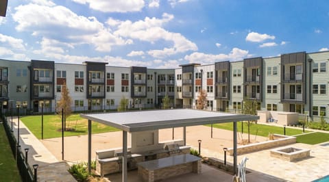 Landing at Birdie on Woodland Greens - 1 Bedroom in Plaza Volente Apartment in Austin