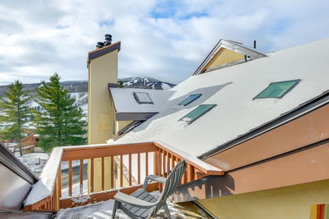 Walk to Mount Snow Resort Unit with Pool and Hot Tubs Apartment in Dover