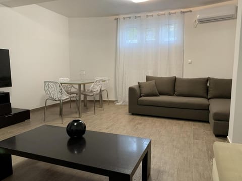 Semi-basement appartment Apartment in East Attica Regional Unit, Greece