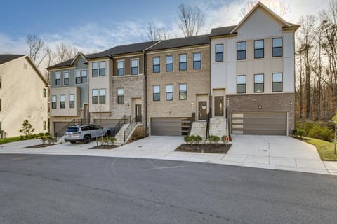 19 Mi to Baltimore Townhome in Maryland City House in Prince Georges County