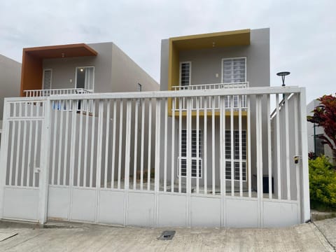 Vista Alegre, Urbanización Bicentenario House in Guayas