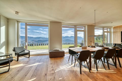 Luxury house with panoramic view & hot tub Apartment in Kaltern an der Weinstraße