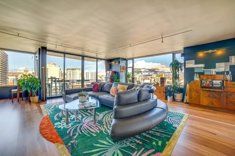 Luxe Dtwn Reno Penthouse about 3 Mi to Casinos! Apartment in Reno