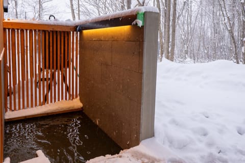 Koyo Onsen Chalet House in Niseko