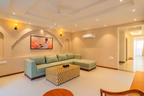 TV and multimedia, Living room, Seating area, air conditioner