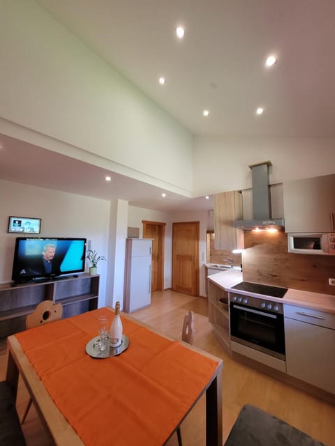 TV and multimedia, Living room, Food, dishwasher, stove, kitchen, kitchen