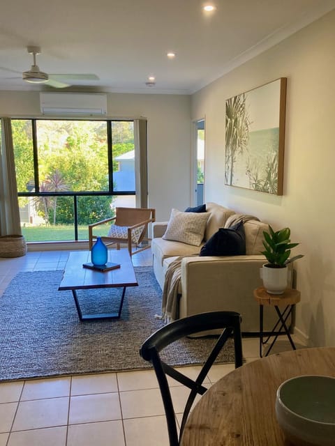 5 min drive to Coolum Beach - lovely small home House in Coolum Beach