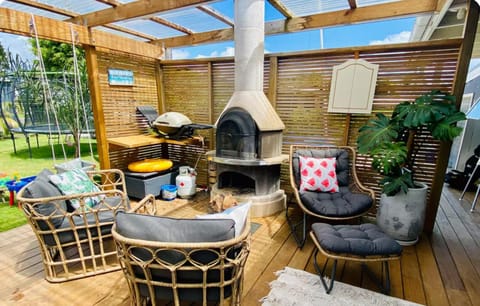 Patio, Day, Seating area, fireplace