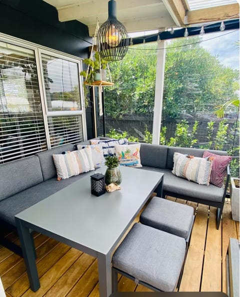 Seating area, Dining area, Garden view