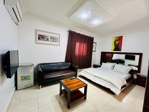 Bed, TV and multimedia, Bedroom, air conditioner