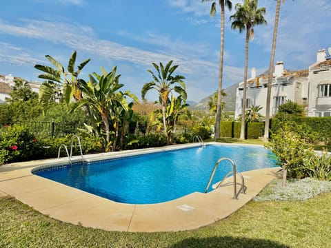 Arco Iris Puente Romano Townhouse within a short walk to Puente Romano luxury complex and the beach promenade - EaW Homes House in Marbella