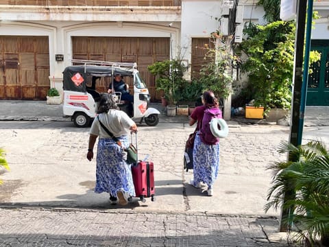 WHG Whitehouse Guesthouse Bed and Breakfast in Phnom Penh Province