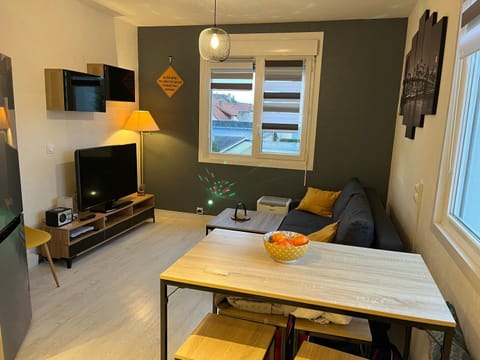 Communal lounge/ TV room, TV and multimedia, Living room, Seating area
