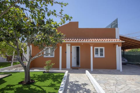 Property building, Day, Garden, Garden view